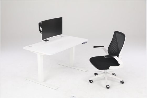 E1 PB板の表面材料とエーロノミックなデザインの高さ調整可能なオフィスデスク