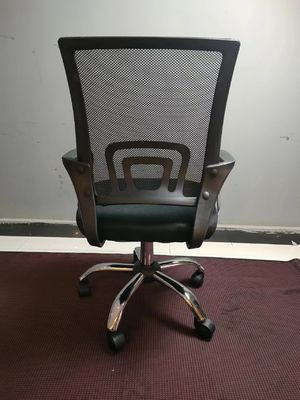 管理者の快適さとカスタマイズのために調整可能なミッドバックメッシュオフィスチェア