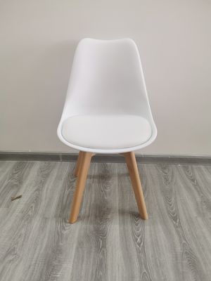40'HQ リビングルームチェア PU クッション 1488pcs 価格 ノルディック 木製 チューリップ ダイニングチェア
