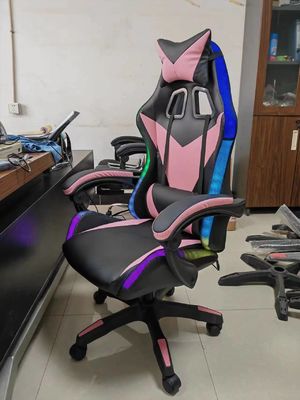 光とスピーカー付きRGBゲームチェア PU革マッサージ コンピュータゲームチェア
